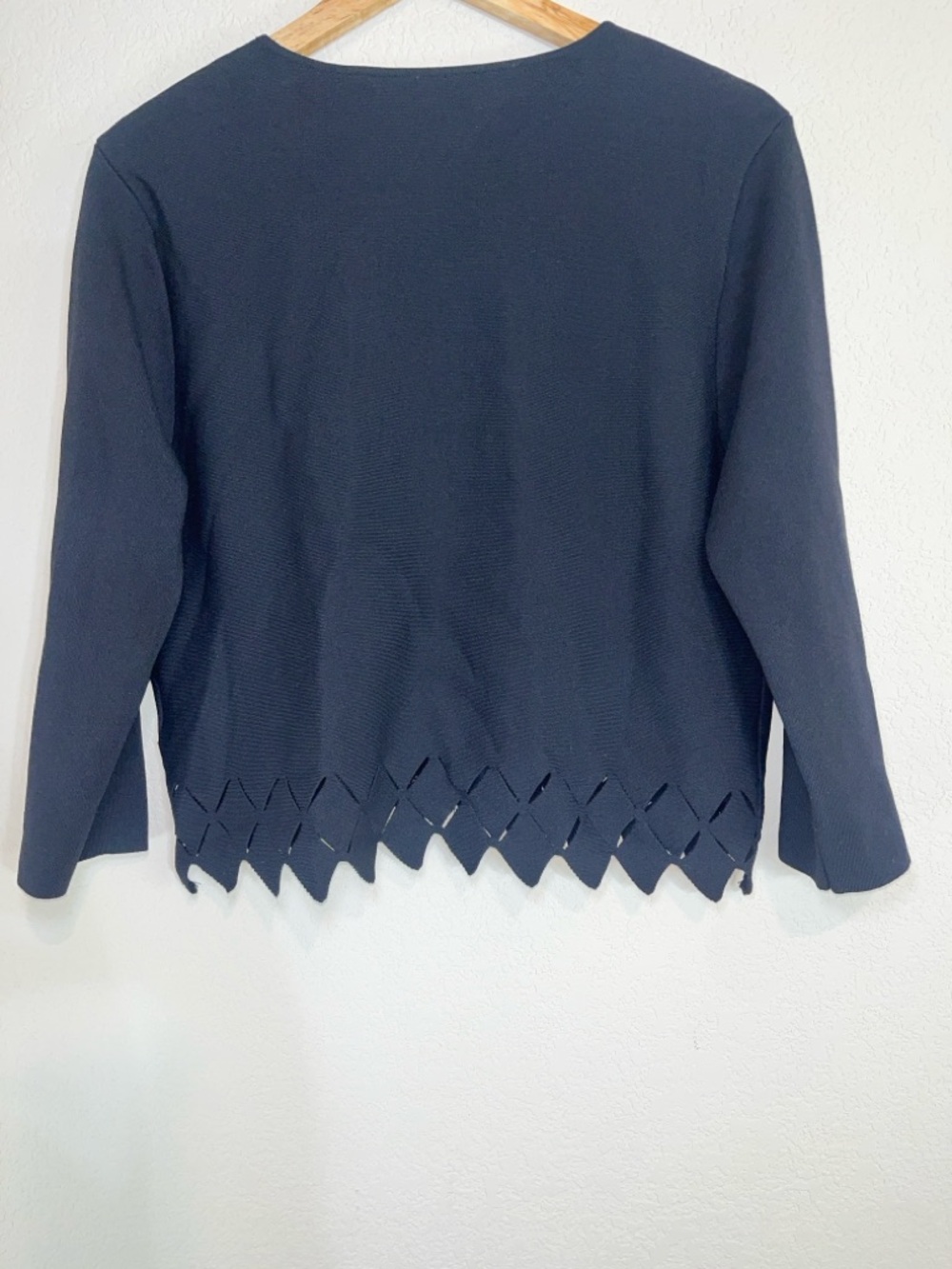 Ted Baker Kyylie Black Geometric Laser-cut Hem Knit Modern Cardigan SZ 3 (US 8) - Picture 4 of 10